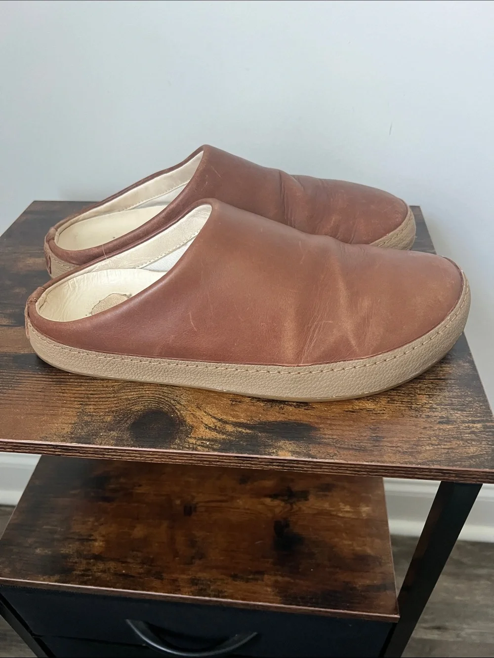 OluKai premium leather mule slip-ons toffee brown Kuʻu Leather Mule size mens 9